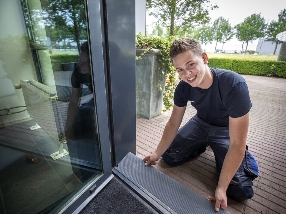 Glenn bij dorpel